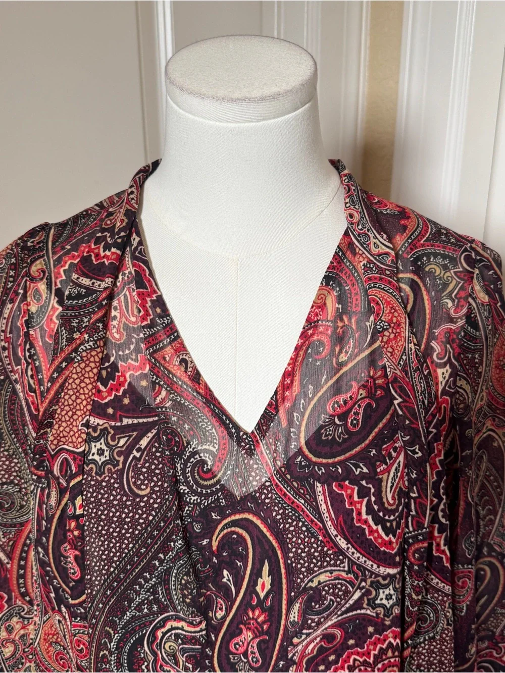 Tommy Hilfiger Paisley Dress 8P Petite Red Burgundy Tie Neck Ruffle Sleeve Boho - Picture 4 of 9
